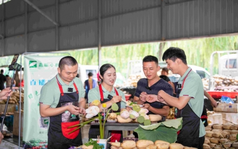 做好“雙服務(wù)”：嘉昕小廚房開播，本期主角---蓮藕